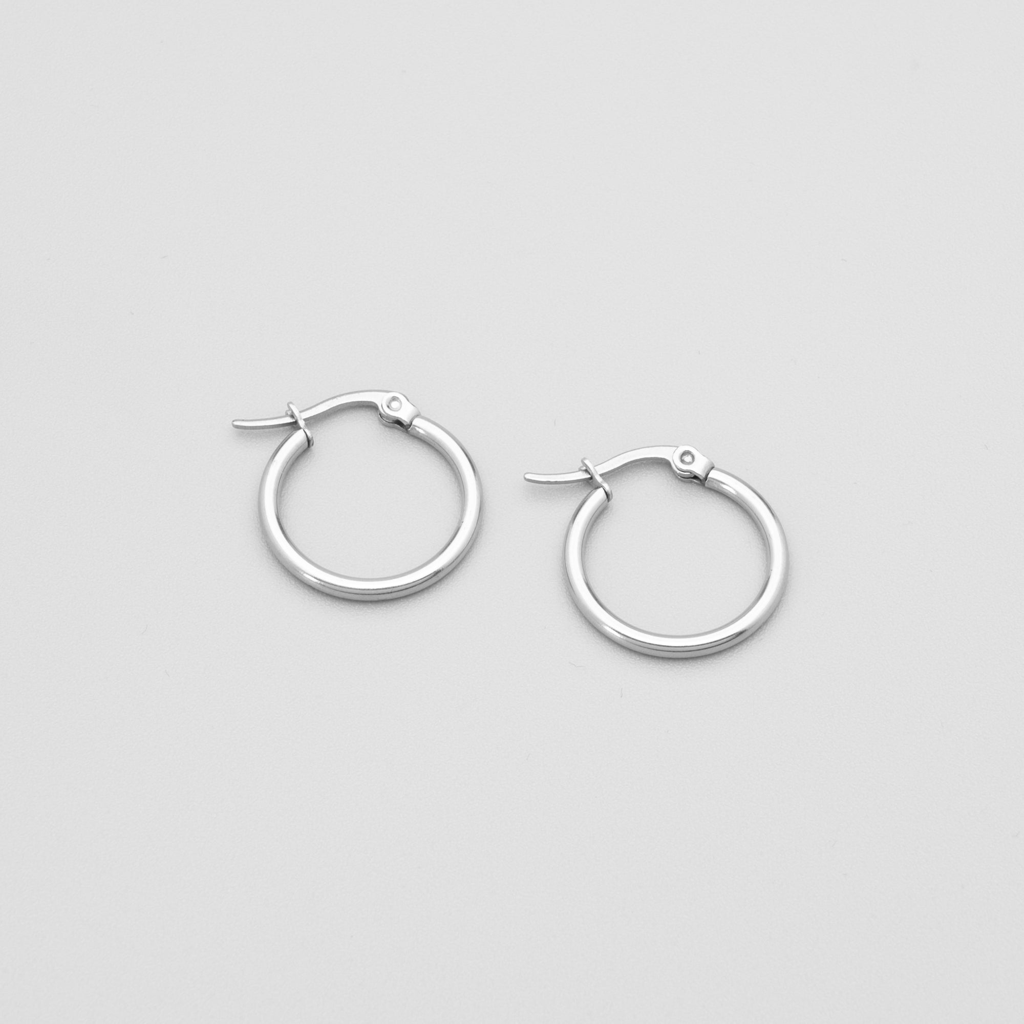 Small Plain Hoop Earrings 20mm (Silver)