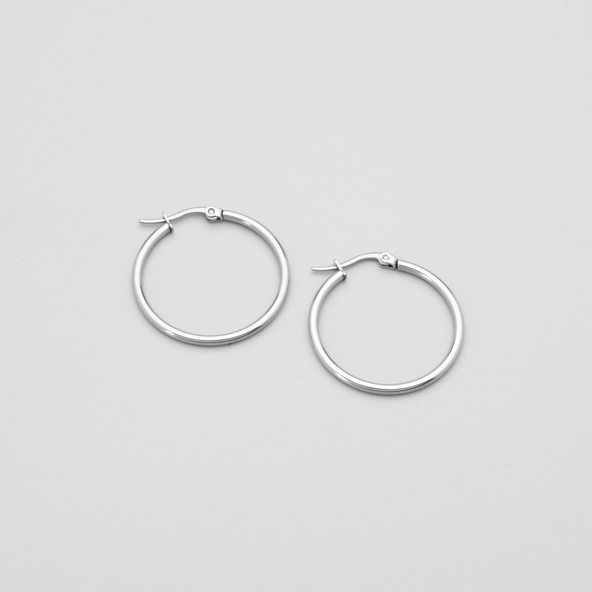 Medium Plain Hoop Earrings 30mm (Silver)