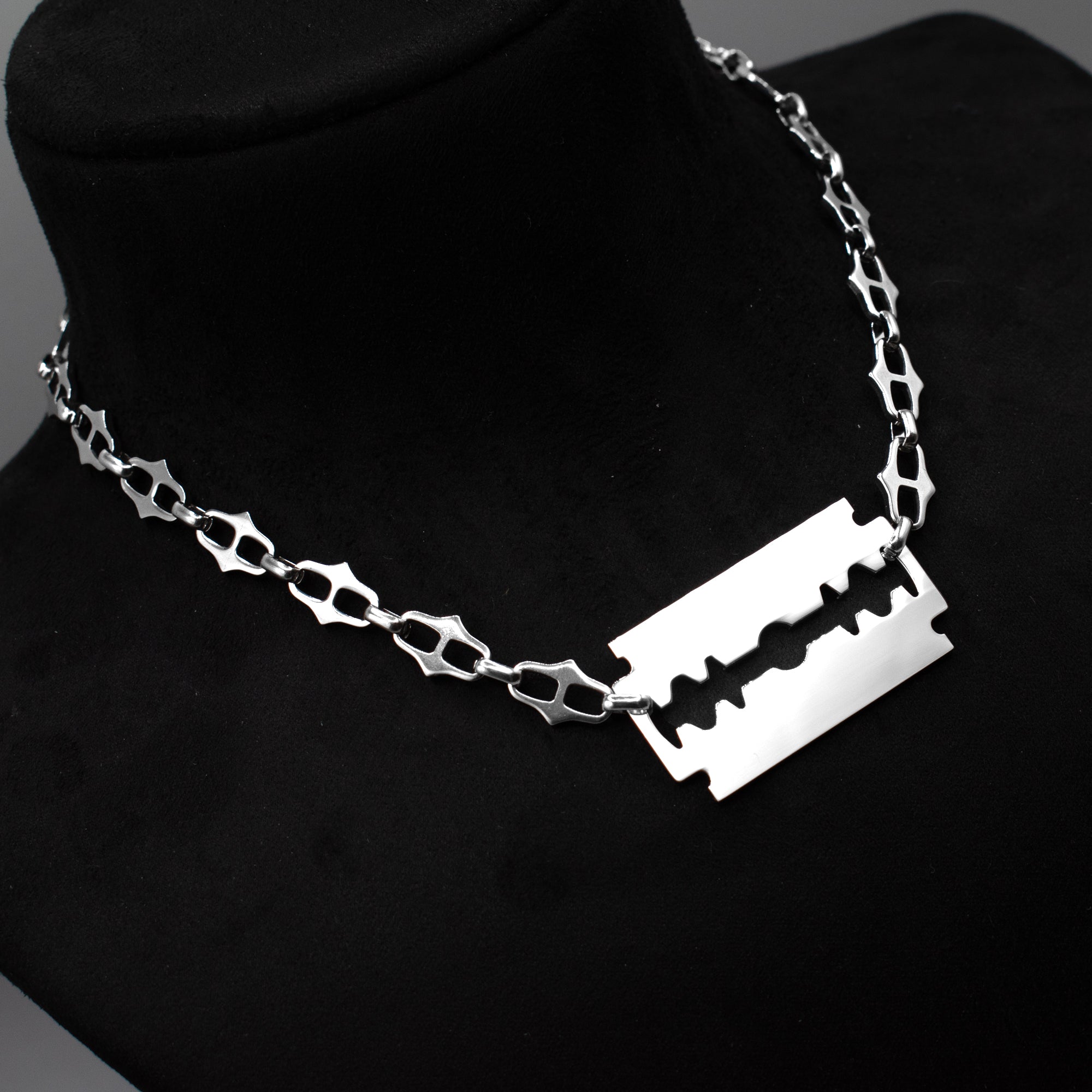 Fixed XL Razor Blade Spike Link Choker Necklace (Silver)