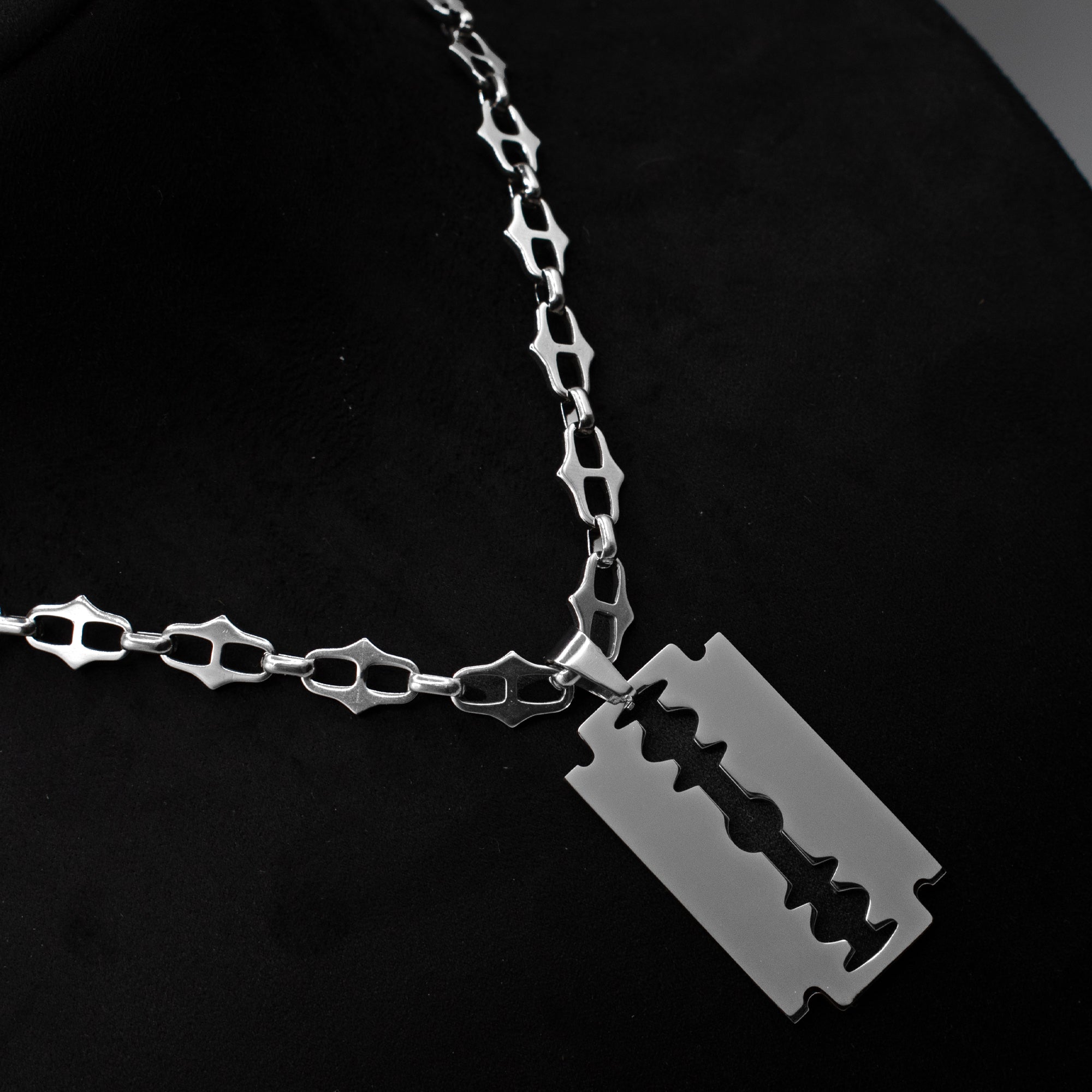 XL Razor Blade Spike Link Choker Necklace (Silver)