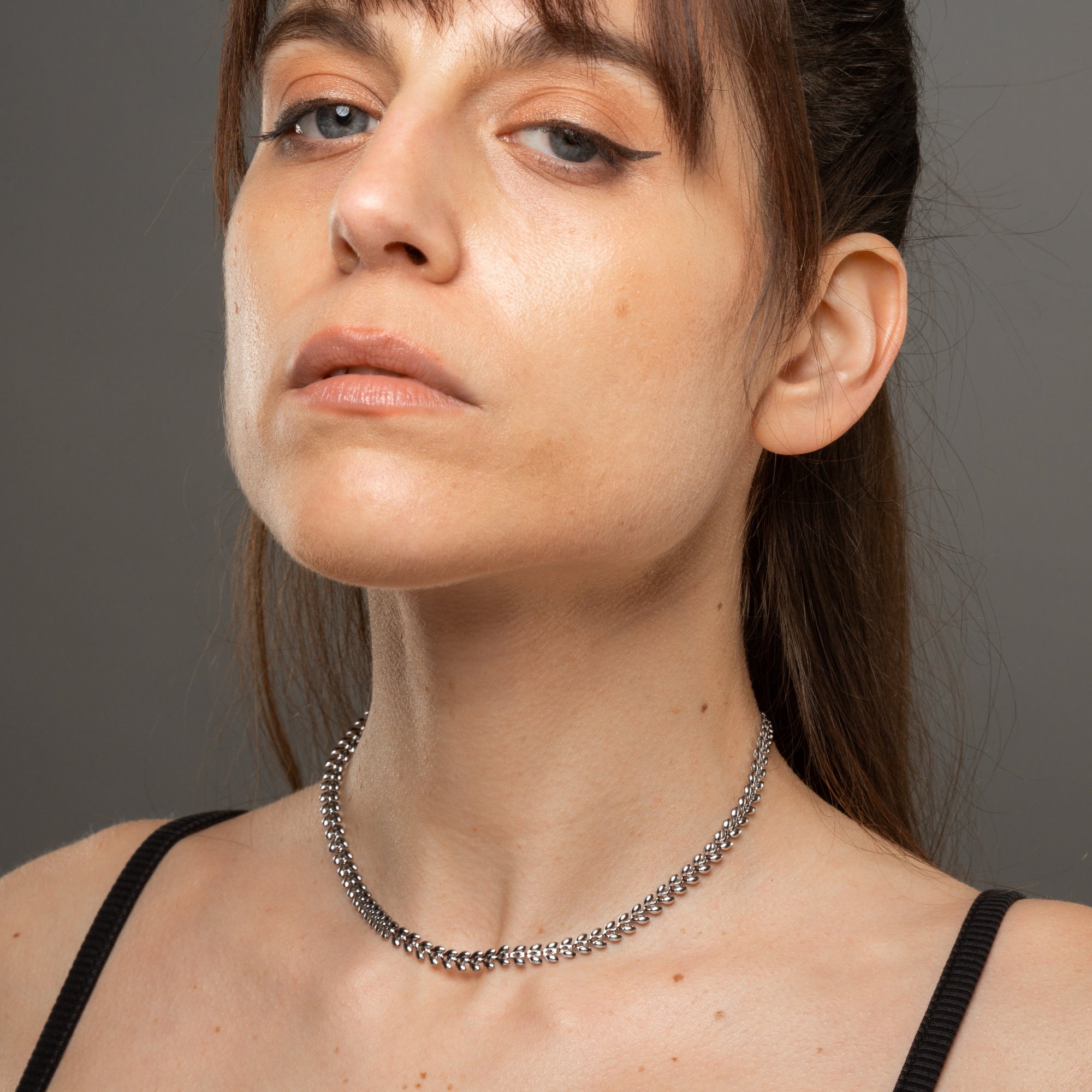 Leaf link choker necklace in silver stainless steel 