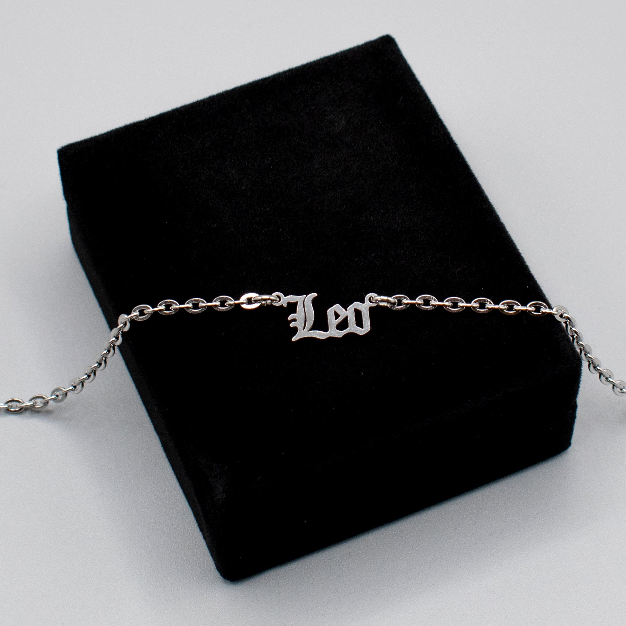 Leo Zodiac Sign Choker Necklace (Silver)