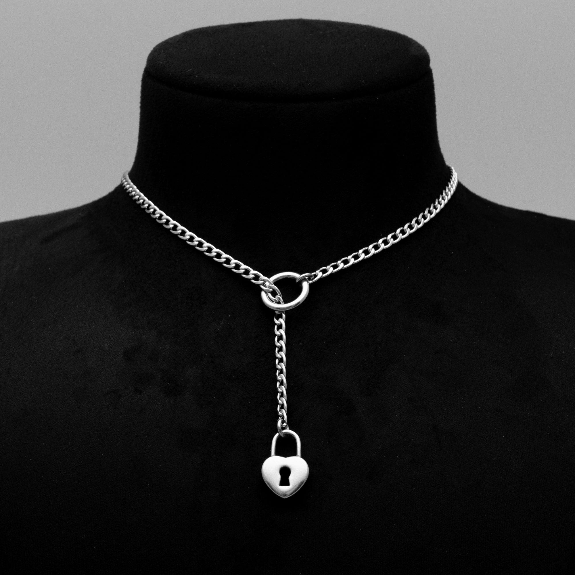 Collier de jour avec pendentif en forme de cœur et chaîne micro-glissante - Chaîne cubaine de 4 mm (argent)