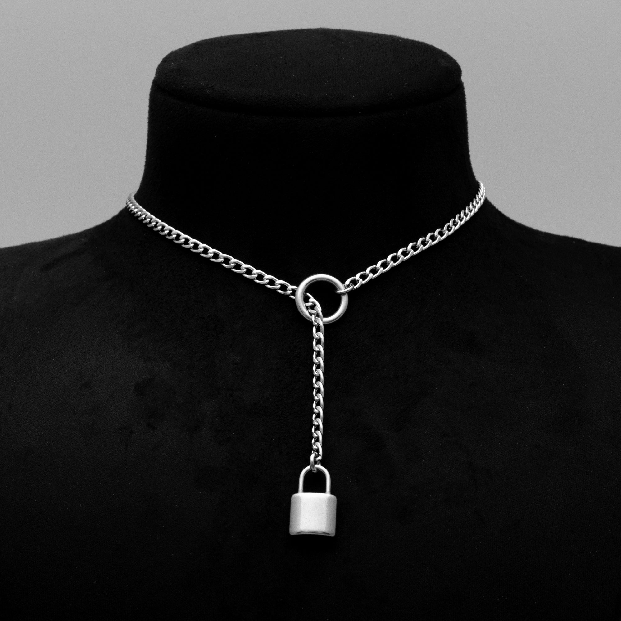 Collier de jour avec pendentif cadenas et micro chaîne coulissante - Chaîne cubaine de 4 mm (argent)