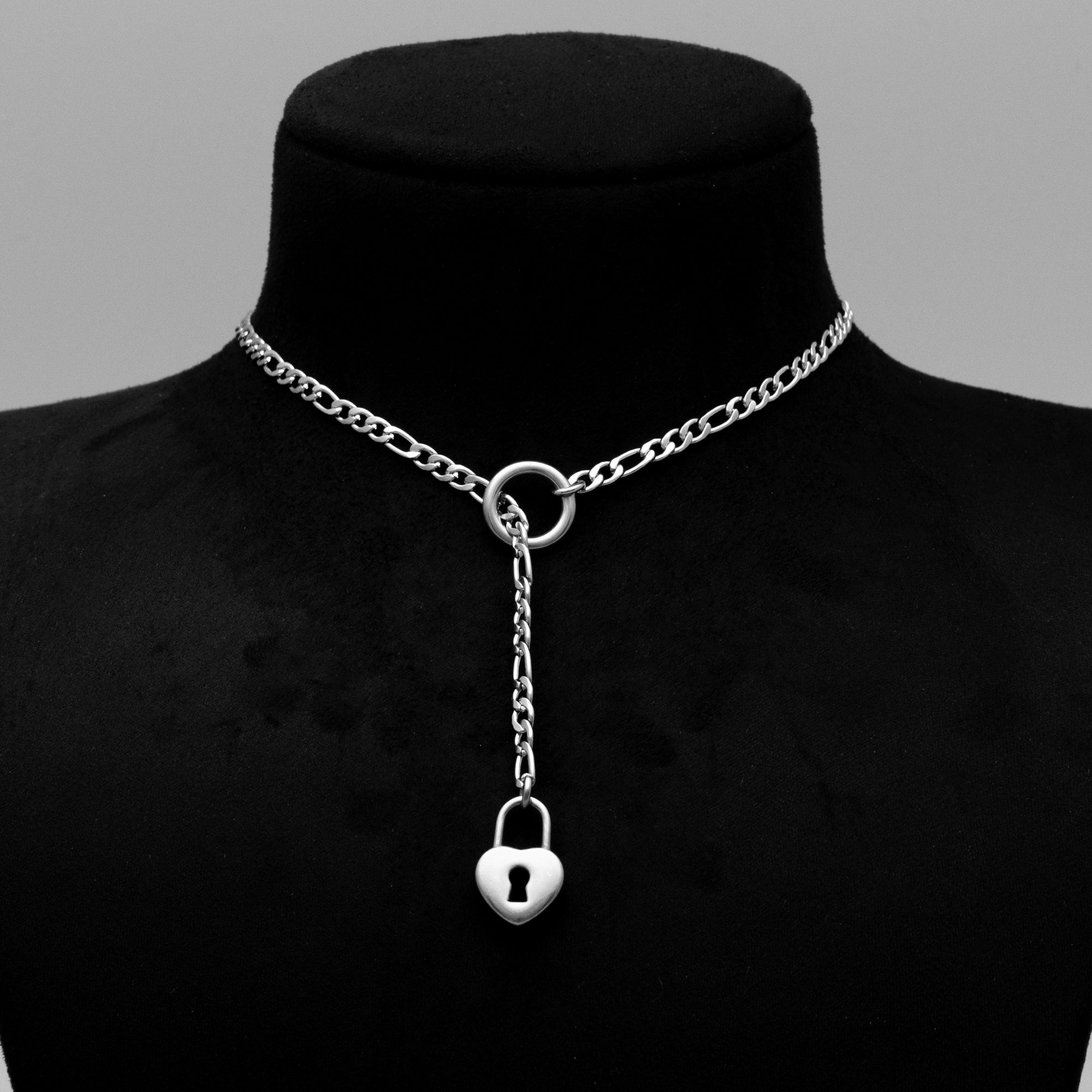 Collier de jour avec pendentif en forme de cœur et chaîne micro-glissante - Chaîne Figaro de 4 mm (argent)