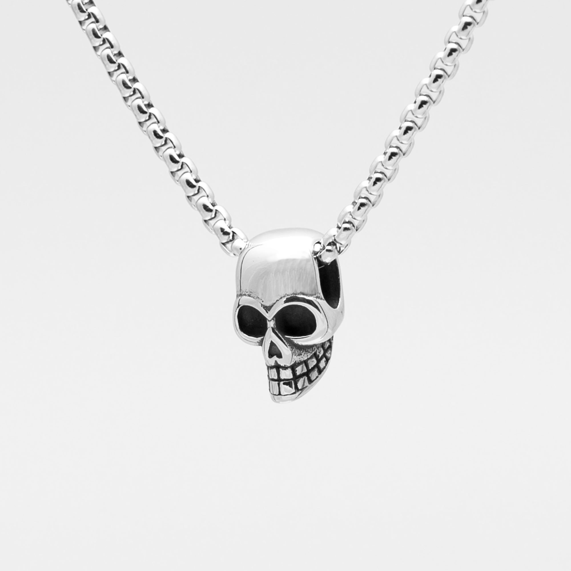 Gothic Skull Pendant Choker Necklace (Silver)