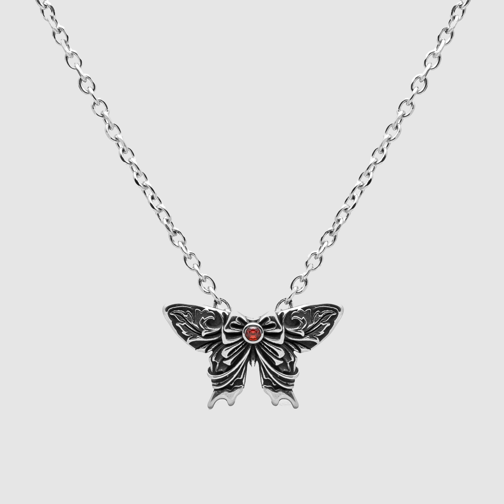 Collier avec pendentif en forme de papillon de nuit gothique (argent)