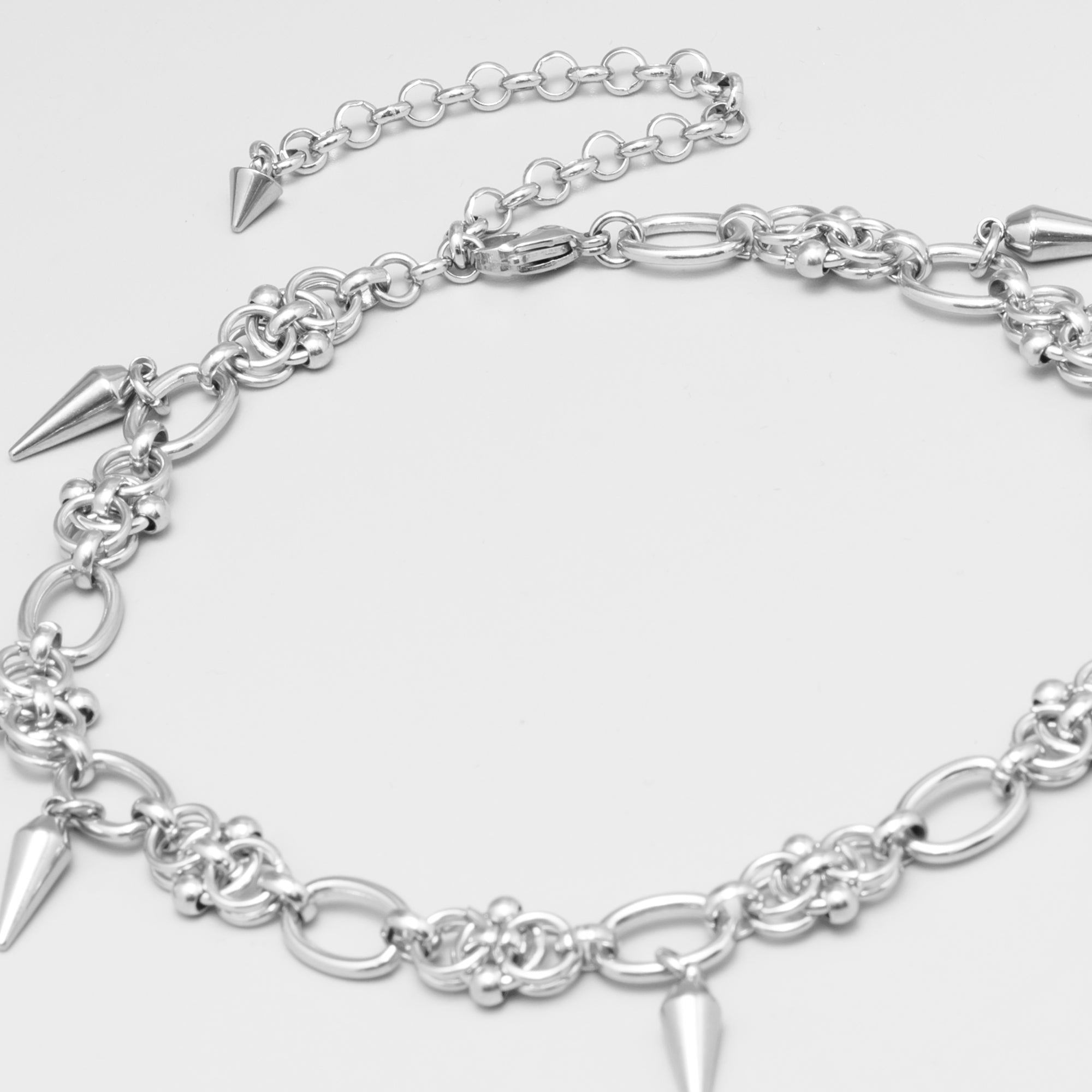 Chaos spiked chainmail choker in silver