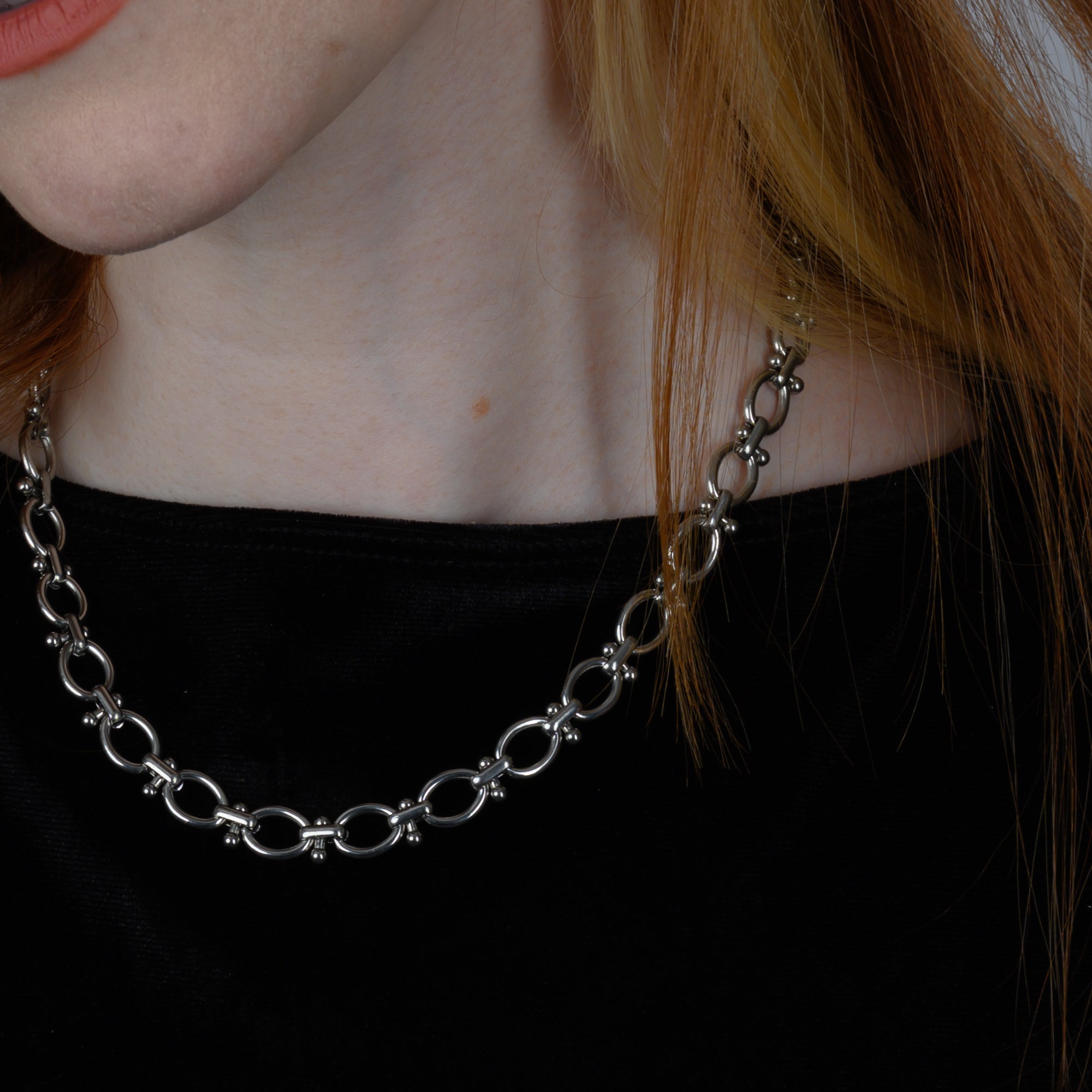 Oval link Gothic necklace in silver stainless steel 