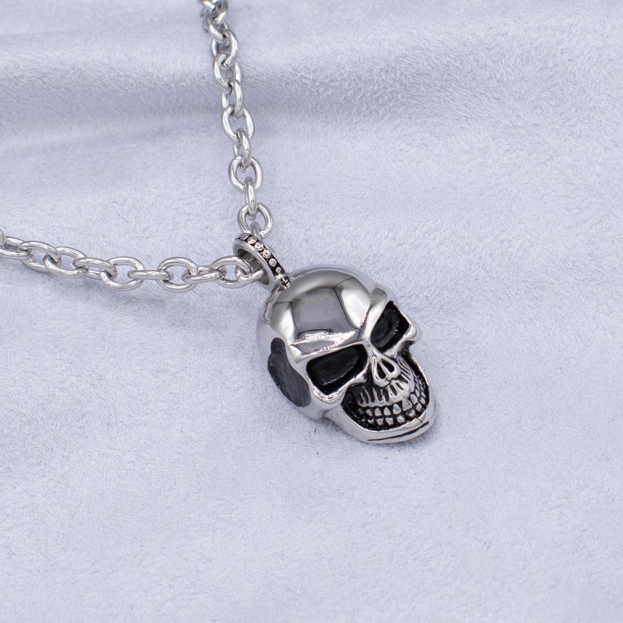 Large Skull Pendant Necklace (Silver)