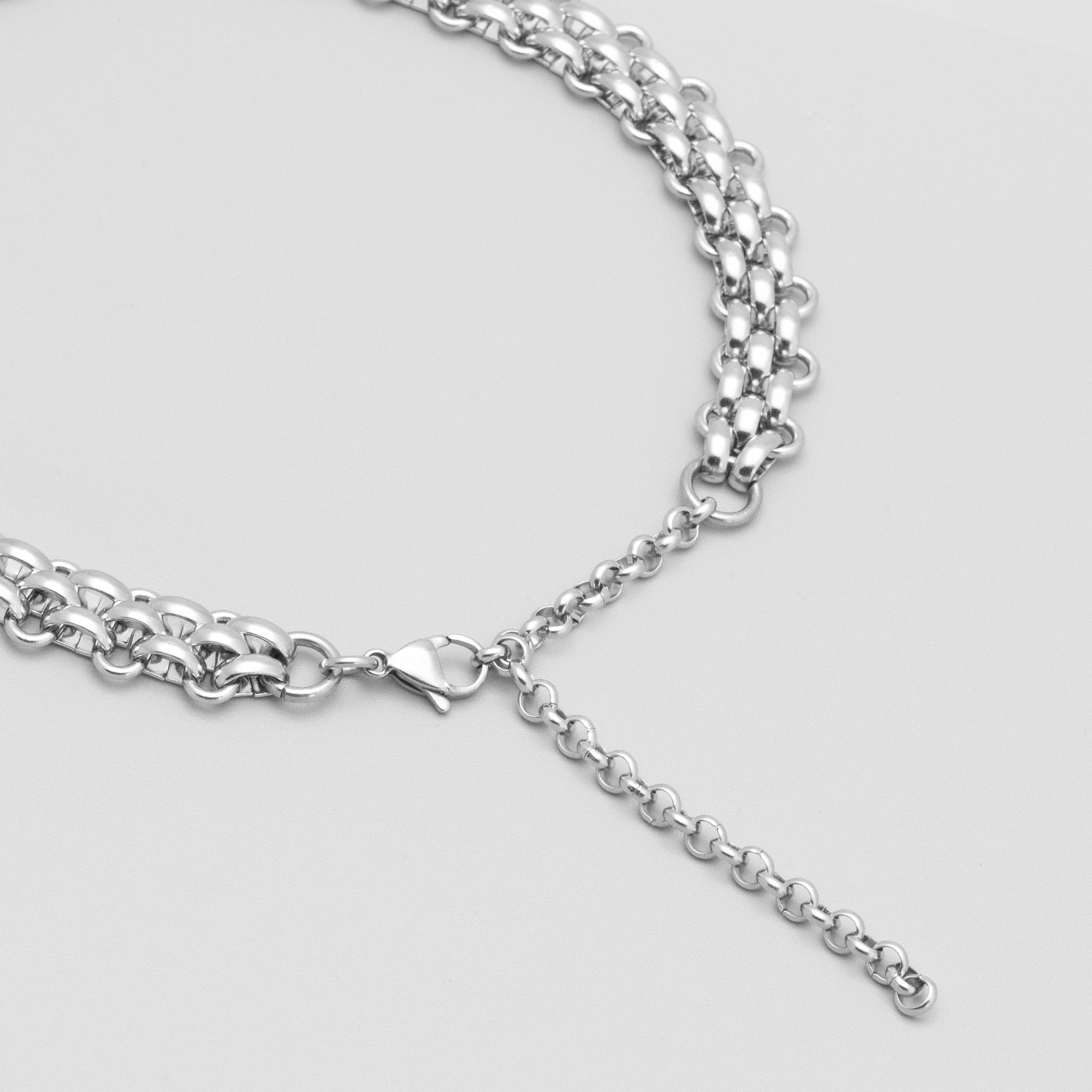 Collier ras du cou gothique en cotte de mailles avec anneau en O (argent)