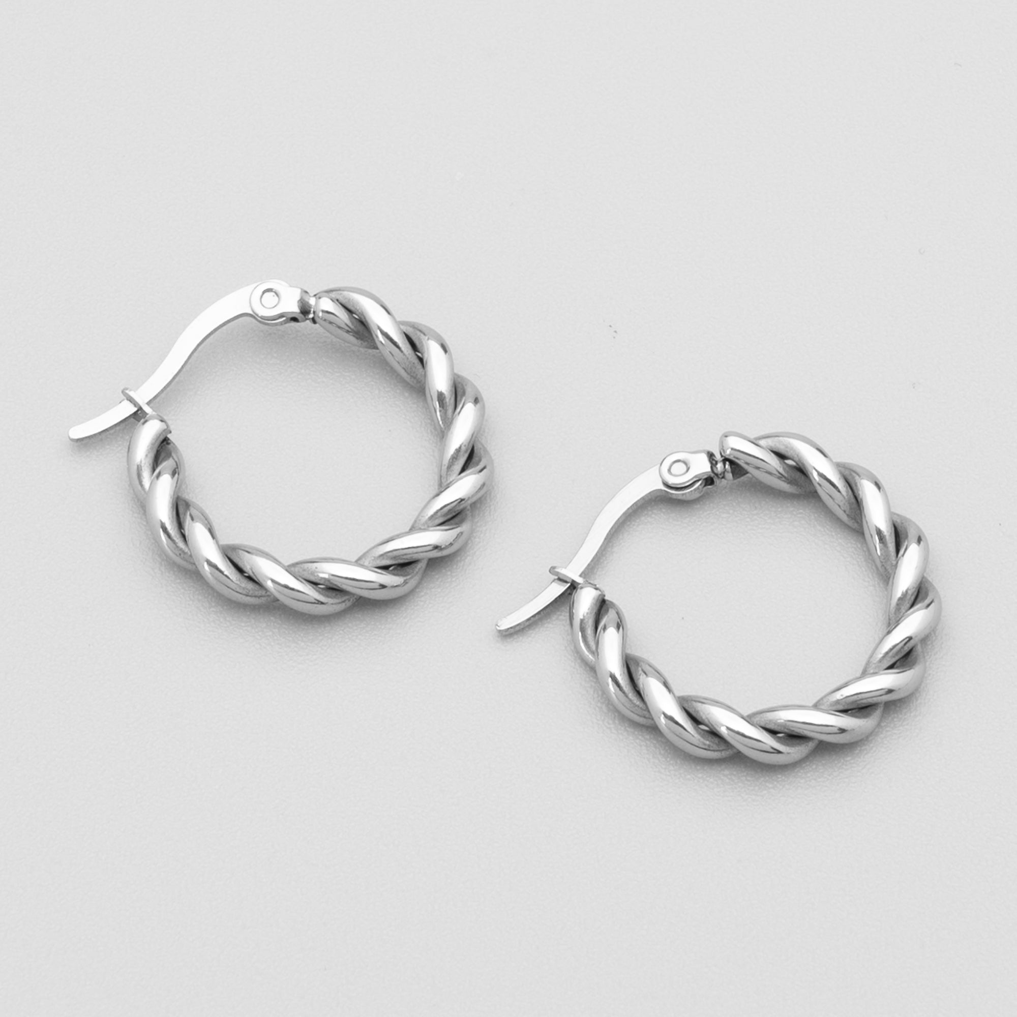 Twisted metal design hoop earrings in silver